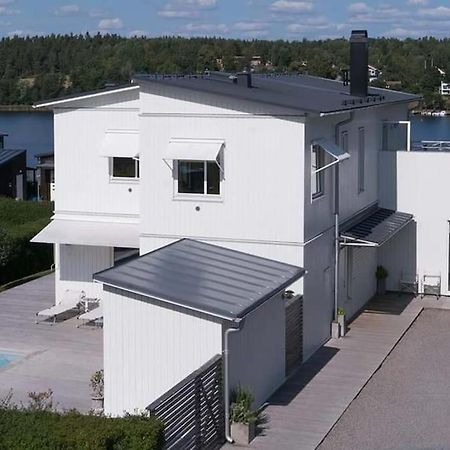 Water Facing Villa With Pool & Sauna Lidingö Exteriör bild