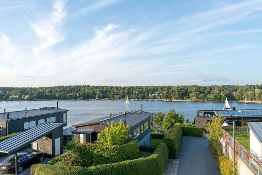 Water Facing Villa With Pool & Sauna Lidingö Exteriör bild